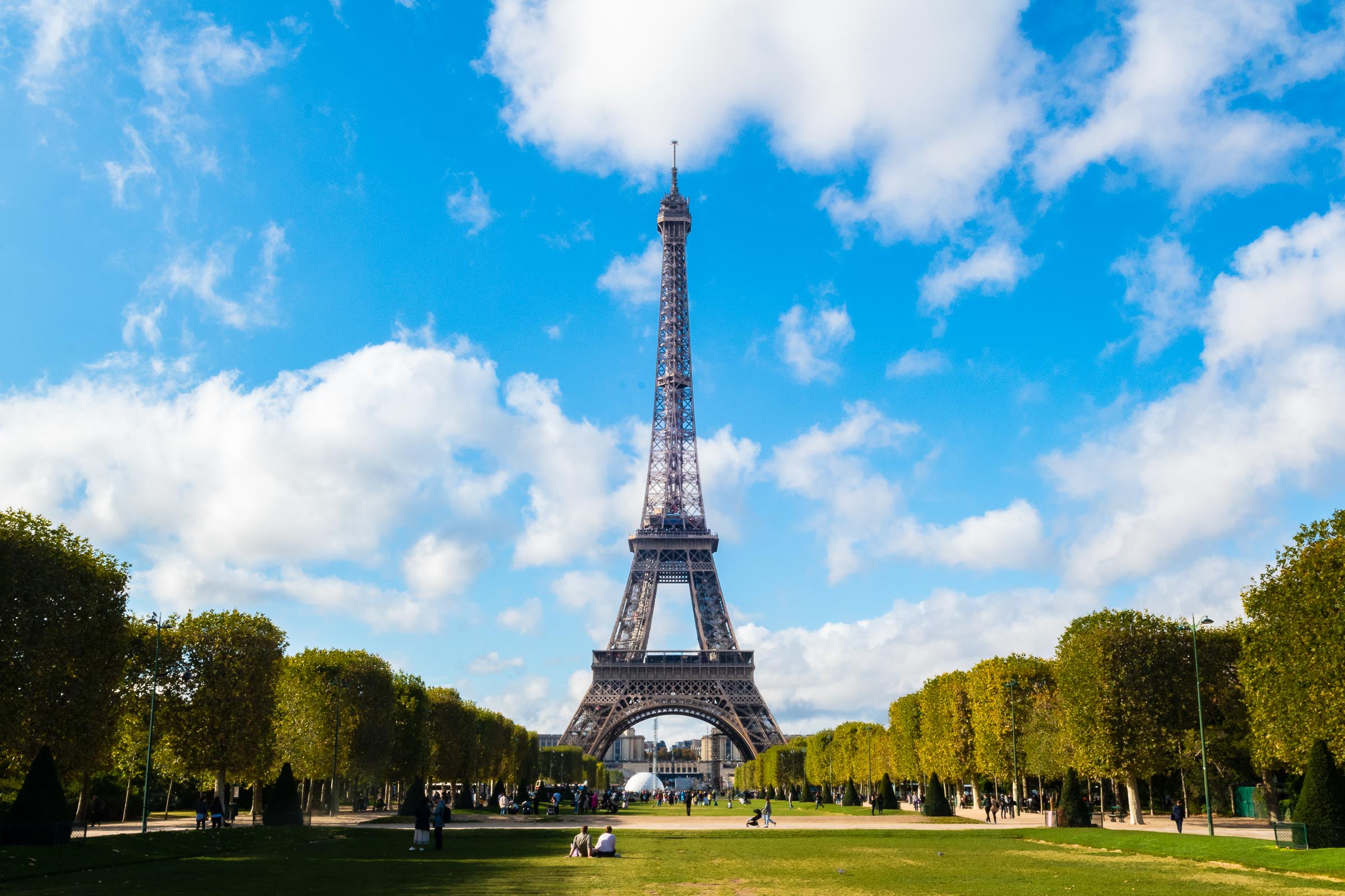 Beautiful sky surrounding the Eiffel Tower in Paris